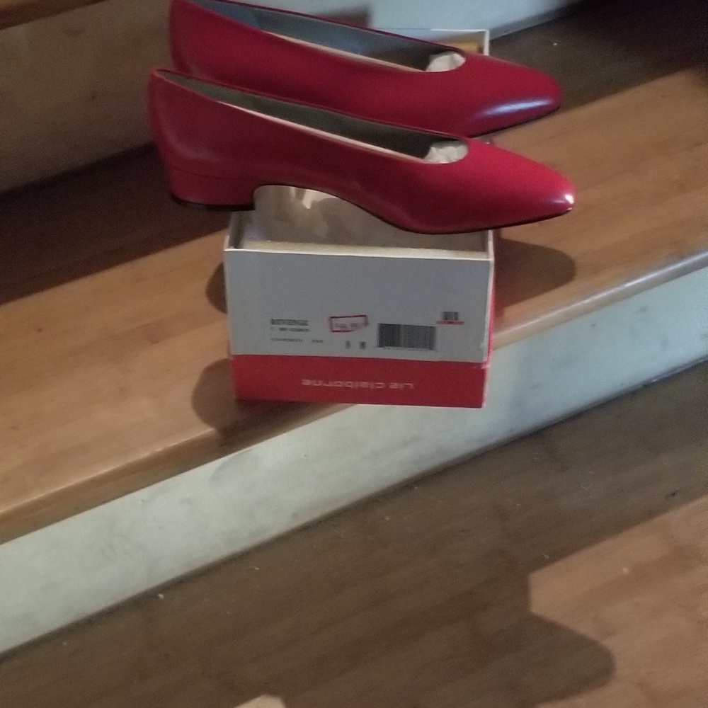 Low heel dress shoes